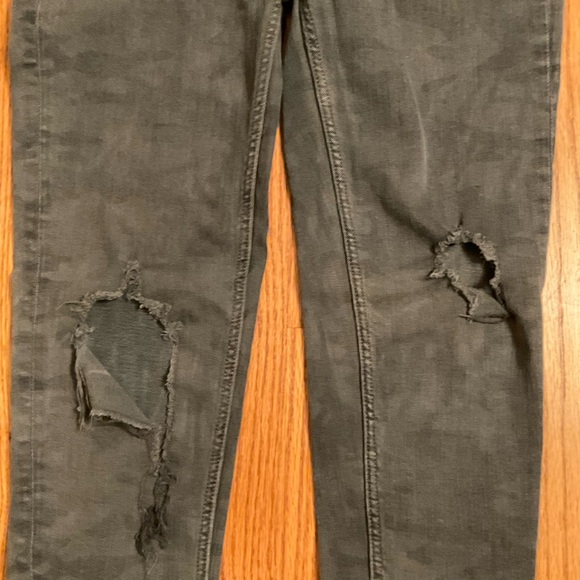 Zara Basic Denim Jeans, Faded Black, Distressed w/ Holes Raw Hem, 5-Pocket, Sz 4 - Picture 6 of 15
